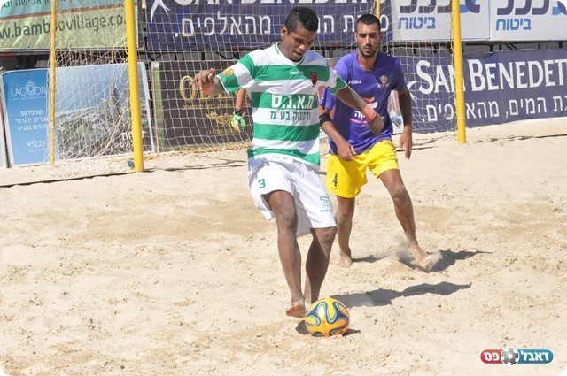 יניב סבג משגיח על דינו הברזילאי (חאדר אניס)